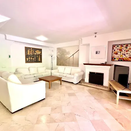 Spacious Golden Mile Townhouse 아파트 마르베야