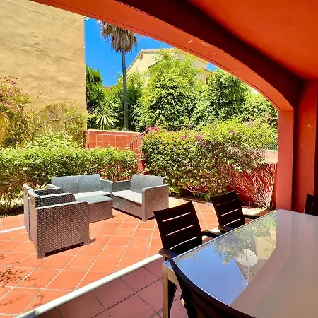 Spacious Golden Mile Townhouse Apartment *